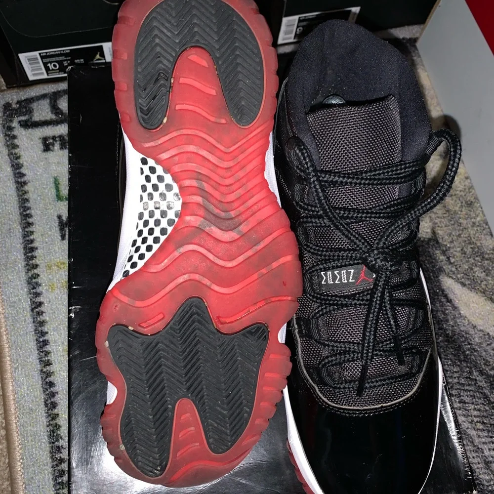 Jordan Men's Black and Red Retro 11 Sneakers